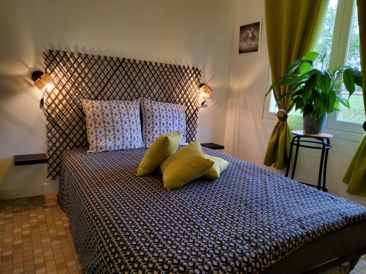Chez Jollyjune, A Moins D'Une Heure Du Mont Saint Michel Champeaux Екстериор снимка