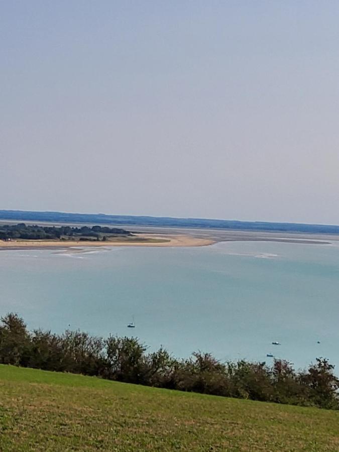Chez Jollyjune, A Moins D'Une Heure Du Mont Saint Michel Champeaux Екстериор снимка