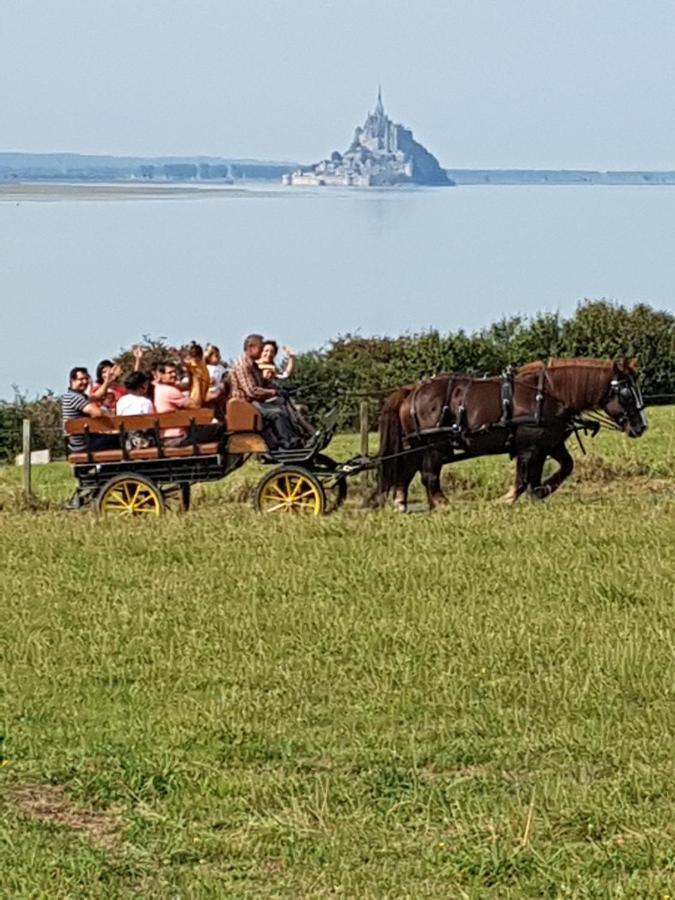 Chez Jollyjune, A Moins D'Une Heure Du Mont Saint Michel Champeaux Екстериор снимка